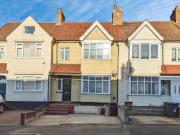 3 bedroom terraced house for rent in Waddon Court Road,...