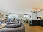 3 Bedroom Apartment For Sale In London