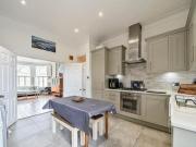 3 Bedroom Apartment For Sale In London