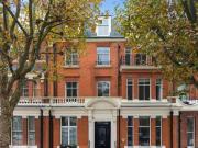 3 Bedroom Apartment For Sale In London