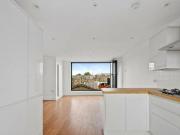 3 Bedroom Apartment For Sale In London