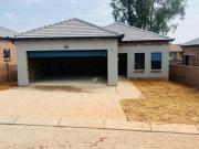 3 Bedroom Apartment in Die Heuwel