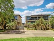 3 Bedroom Apartment in Melrose