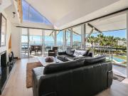 3 Bedroom Apartment in Mouille Point