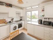 3 Bedroom Apartment London Greater London 93671463