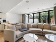 3 Bedroom Apartment London London 92968771