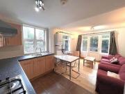 3 Bedroom Apartment Londres London 93050247
