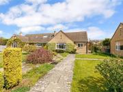 3 Bedroom Bungalow Broadway Worcestershire 90687639