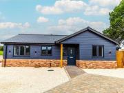 3 Bedroom Bungalow For Rent In Aley Green