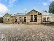 3 bedroom bungalow for rent in Sharples Hall Drive,...