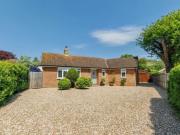 3 Bedroom Bungalow Hythe Hampshire LS95808181
