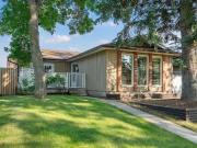 3 bedroom bungalow in private lake community of Midnapore!