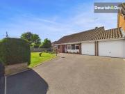 3 Bedroom Bungalow Stafford Staffordshire 92142296