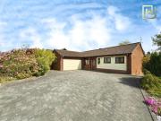 3 Bedroom Bungalow Staffordshire Staffordshire LS95423261