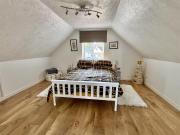 3 bedroom chalet for sale in Woodlands Avenue,...