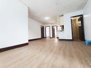 Large 5 bedroom corner unit with 3 Toilets & Baths...