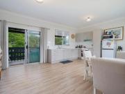 3 BEDROOM COTTAGE WITH STUNNING LAKE AND BUSHLAND VIEWS