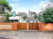 3 bedroom detached bungalow for sale in Archway Road,...