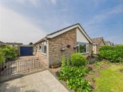 3 bedroom detached bungalow for sale in Astwick Road,...