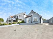 3 bedroom detached bungalow for sale in Church Road,...