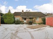 3 bedroom detached bungalow for sale in Hemingford Road,...