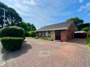 3 bedroom detached bungalow for sale in Vicarage Road,...