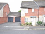 3 bedroom detached house for rent in Albatross Road,...