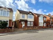 3 bedroom detached house for rent in Brooklands Road,...