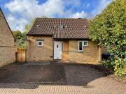 3 bedroom detached house for rent in Edmund Court,...
