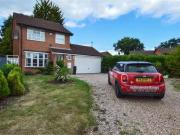 3 bedroom detached house for rent in Hayle Close, Kings...