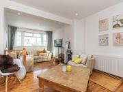 3 bedroom detached house for rent in Herschel Crescent,...