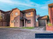 3 bedroom detached house for rent in Leslie Park,...