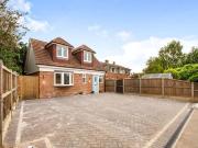 3 bedroom detached house for rent in London Road,...