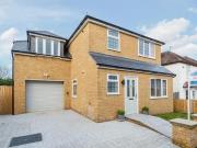 3 Bedroom Detached House For Rent In Maidenhead, Berkshire