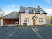 3 bedroom detached house for rent in Parish Mews,...