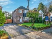 3 bedroom detached house for rent in St Aubyns Close,...