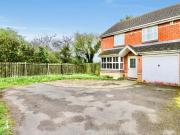3 bedroom detached house for rent in Taverners Road,...
