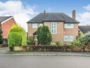 3 bedroom detached house for rent in Victoria Avenue...