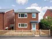 3 bedroom detached house for rent in Whippendell Way,...
