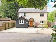 2 bedroom detached house for sale