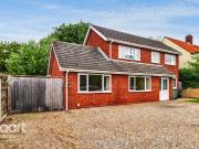 3 bedroom detached house for sale in Alford Grove,...