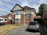 3 bedroom detached house for sale in Avebury Avenue,...