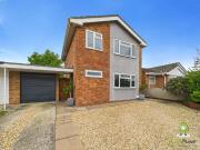 3 bedroom detached house for sale in Avon Road, Oakley,...