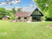 3 bedroom detached house for sale in Berrys Green Road,...