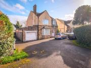 3 bedroom detached house for sale in Bradford Road,...