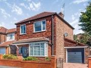 3 bedroom detached house for sale in Brentwood Road...