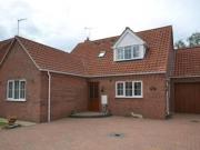 3 bedroom detached house for sale in Common Road...
