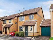 3 bedroom detached house for sale in Drake Road Horley RH6