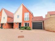 3 bedroom detached house for sale in Fairway Drive,...