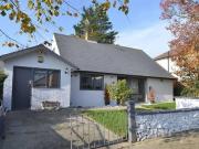 3 bedroom detached house for sale in Graystone Road...